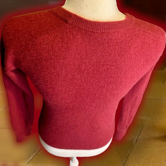 AG Adriano Goldschmied ‘Rylea’ 100% Cashmere Crewneck Sweater in “Cabernet” Red - Picture 10 of 14